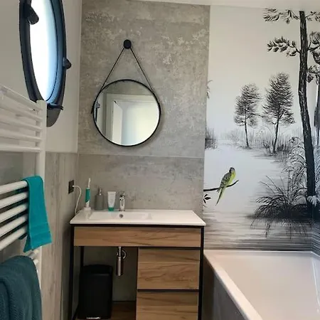 Maison De Piscine Interieure * לה רושל