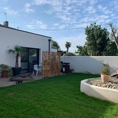 Maison De Piscine Interieure * לה רושל