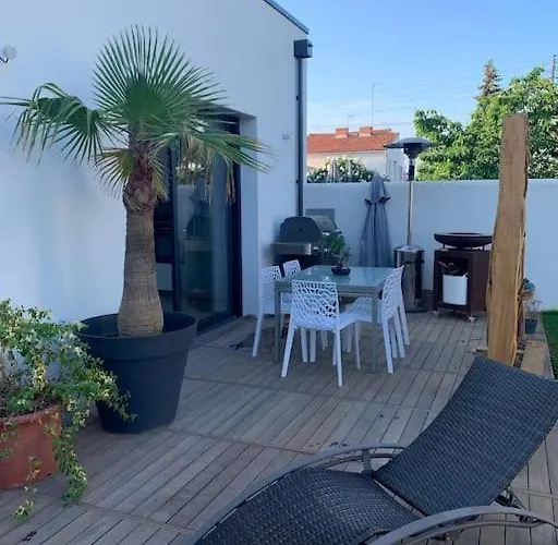 Maison De Piscine Interieure بيت للعطل