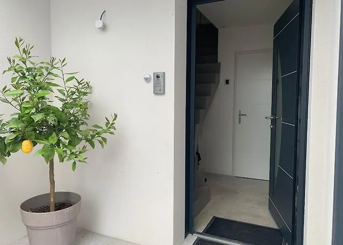 Maison De Piscine Intérieure * La Rochelle (Charente-Maritime)