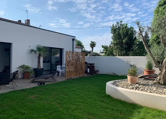 Maison De Piscine Interieure * لا روشيل