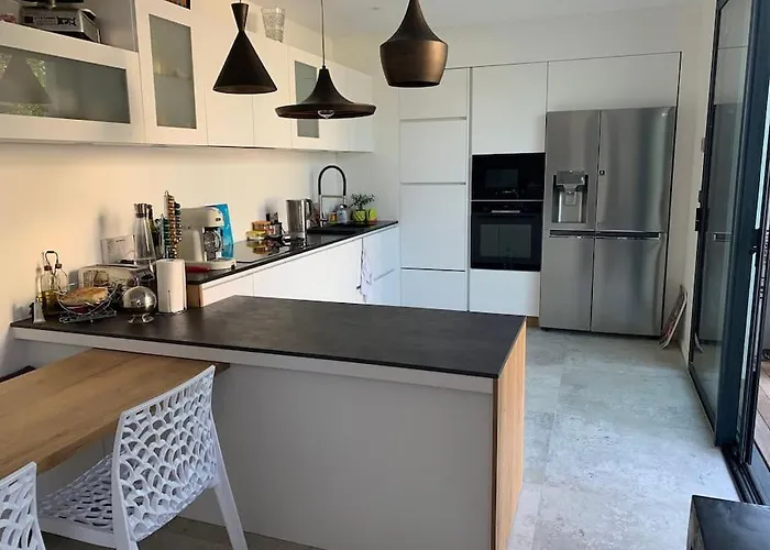 Maison De Piscine Interieure بيت للعطل