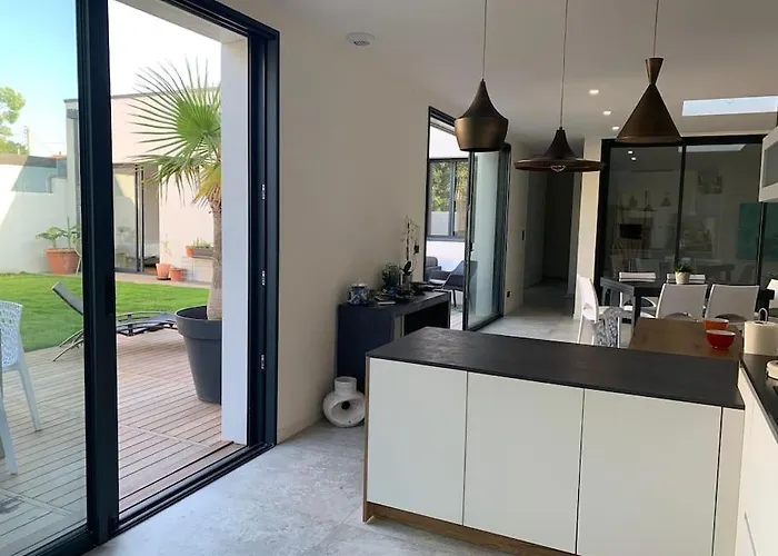 Maison De Piscine Intérieure *