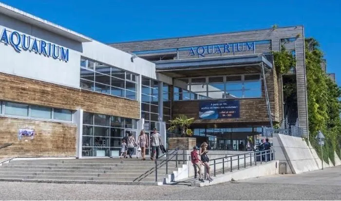 Maison De Piscine Interieure